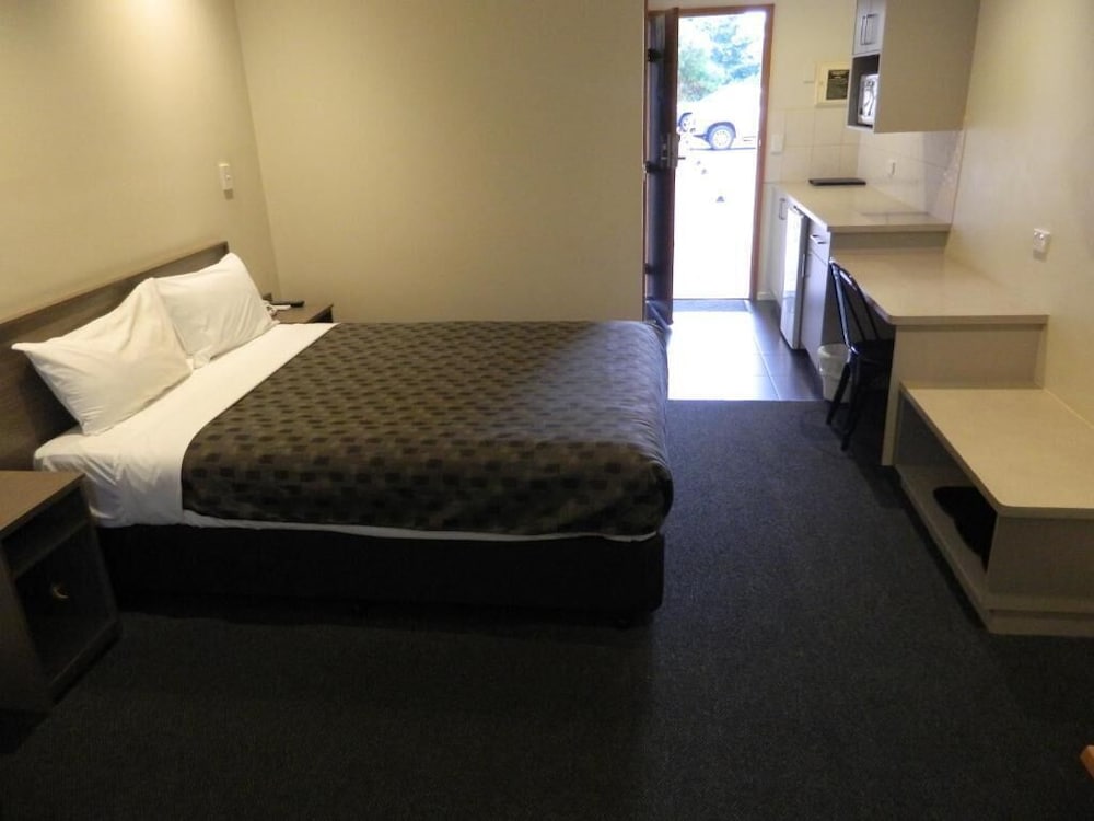 Werribee Motel & Apartments 29/63