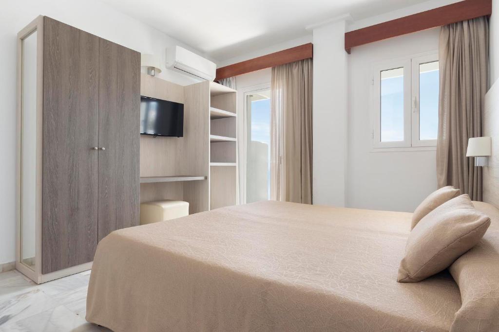 Room, Double Bed, Lateral Side Sea View