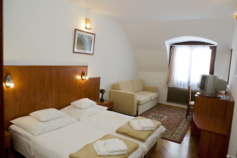 Helios Hotel Pension 24/73