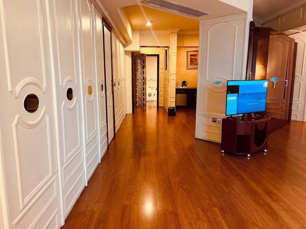 Inter Luxury Hotel 11/75