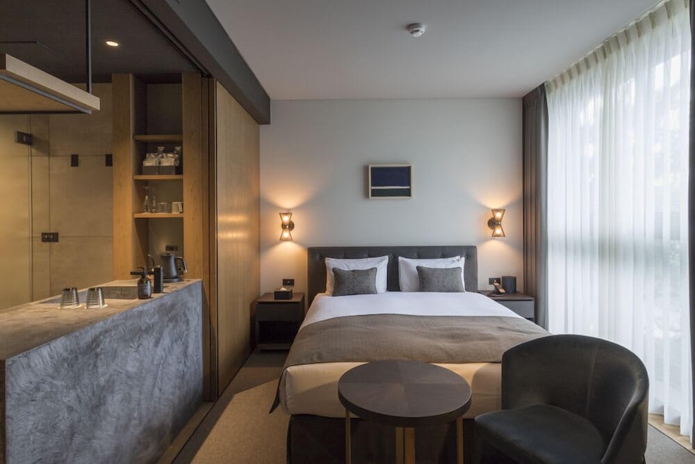 DELUXE, DOUBLE BED