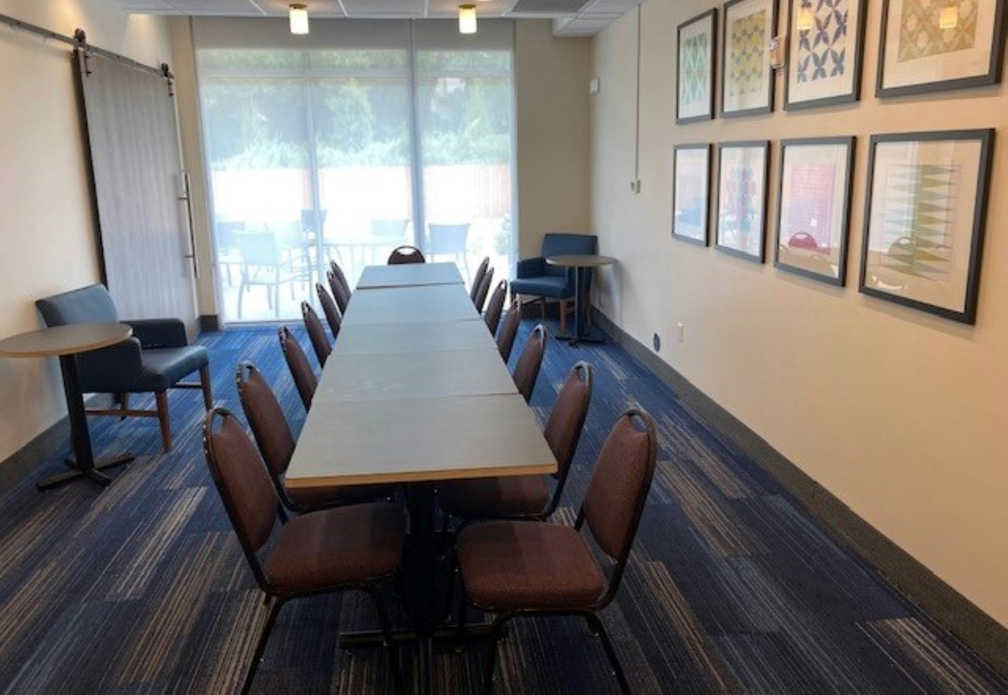 Holiday Inn Express and Suites Warrensburg North 55/58