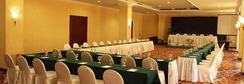 Grand Wahid Hotel Salatiga 58/61