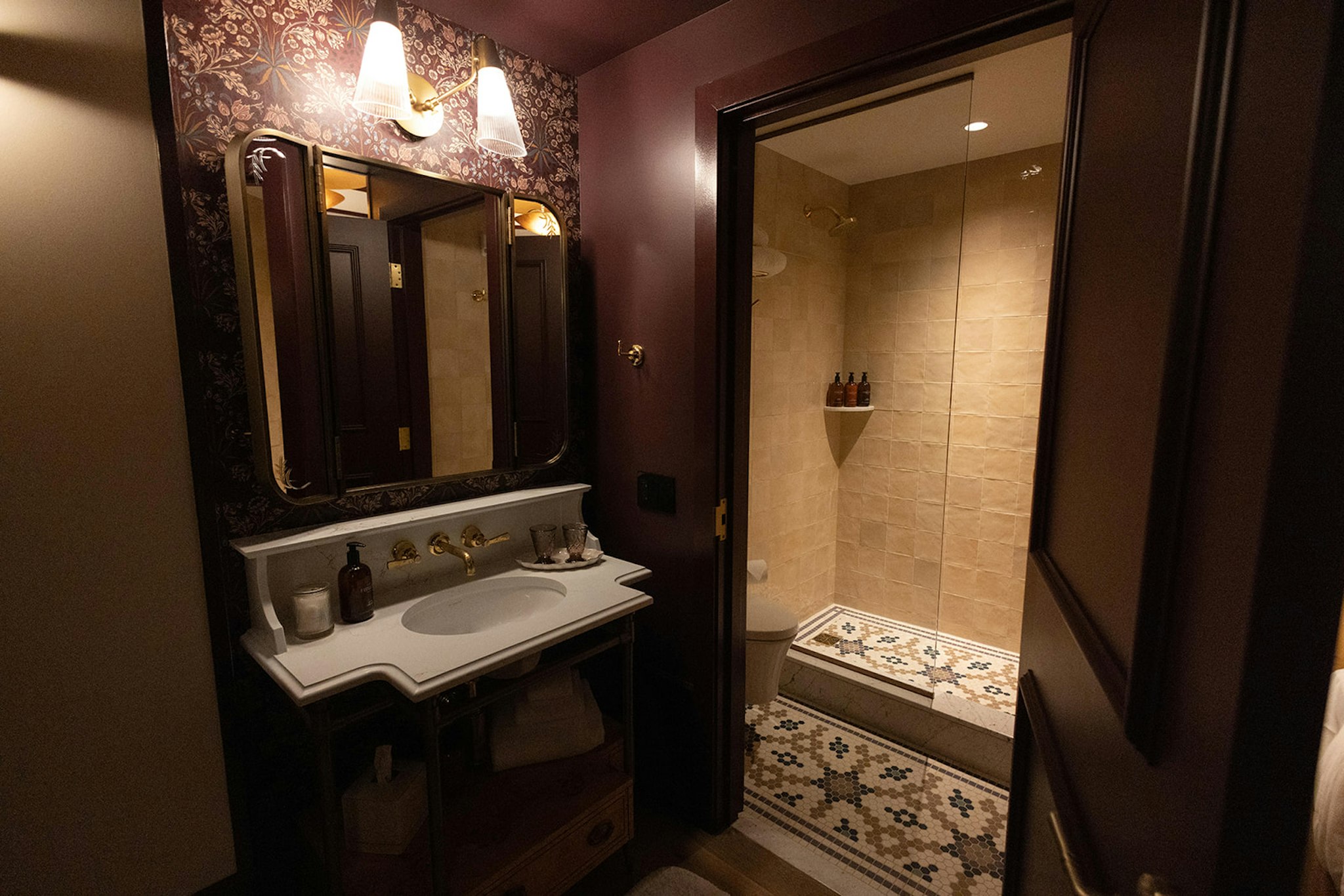 Fidelity Hotel 48/50