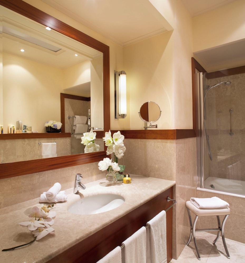 غرفة عائلية بسرير مزدوج وسريرين منفصلين، Starhotels Terminus 7/10