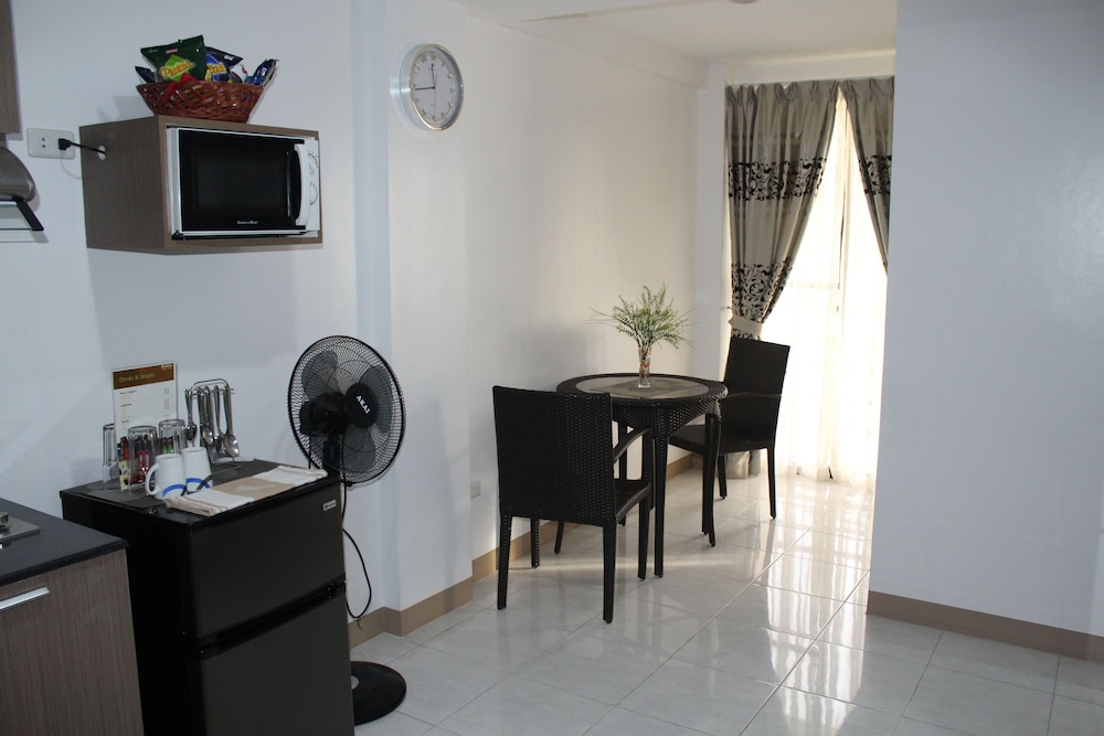 Anahaw Studio Suites 14/24