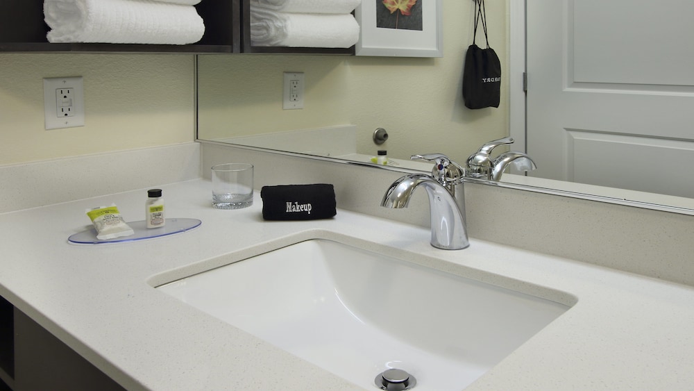 Candlewood Suites Dallas-Frisco NW Toyota Ctr 46/50