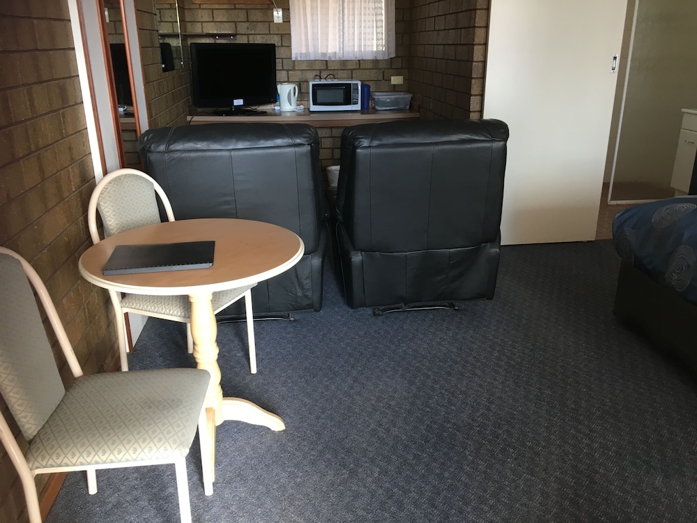 AIRPORT WHYALLA MOTEL 49/58