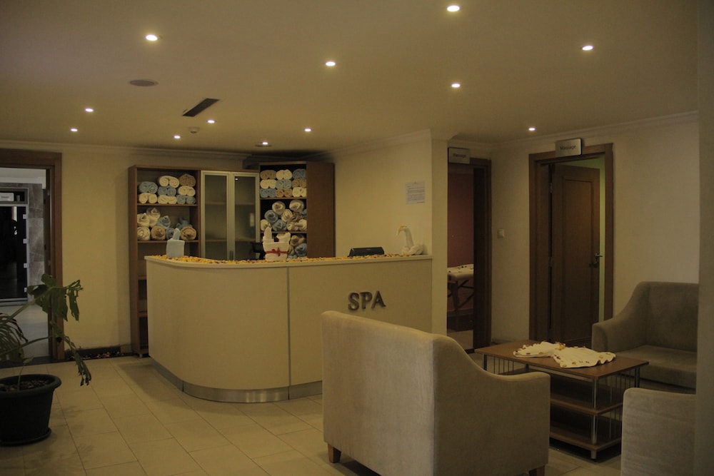 Momona Hotel 7/64