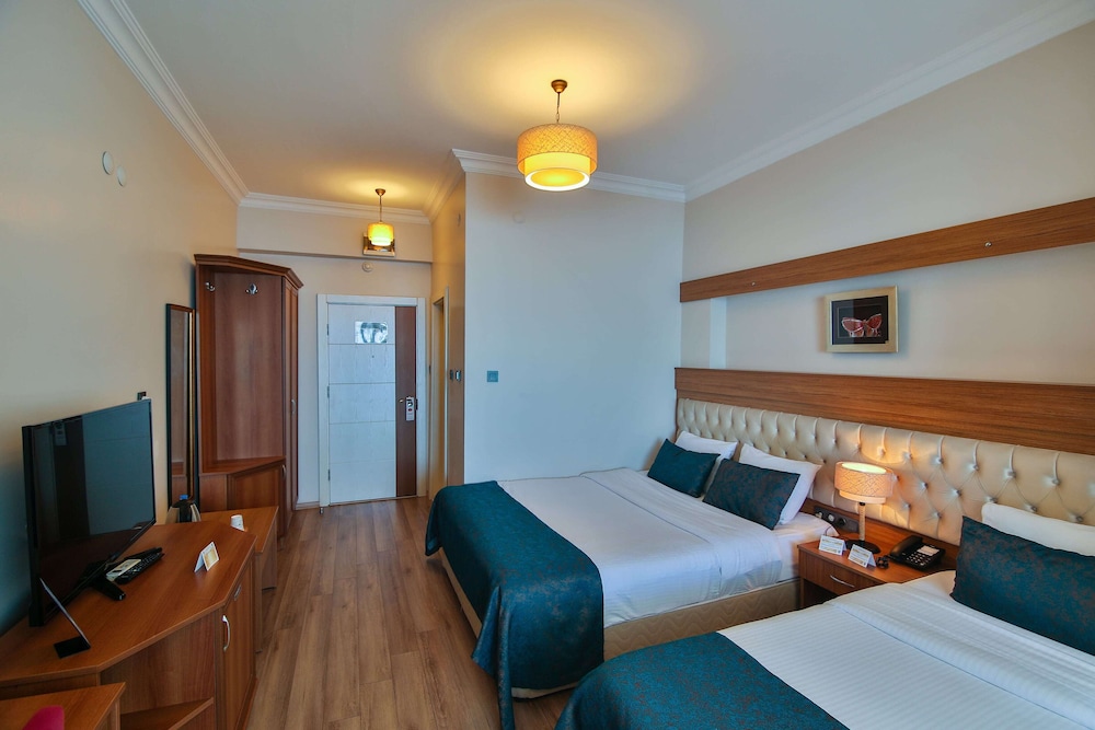 Diamond Hotel 9/47