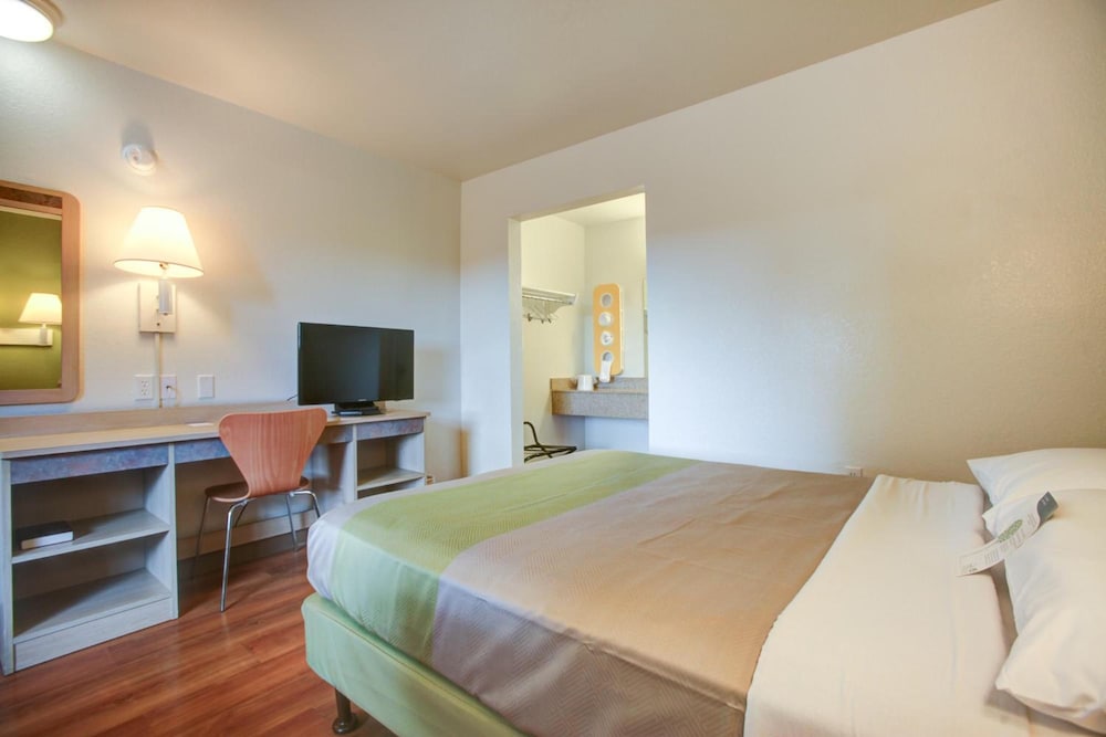 Motel6 Elkton, MD 24/55