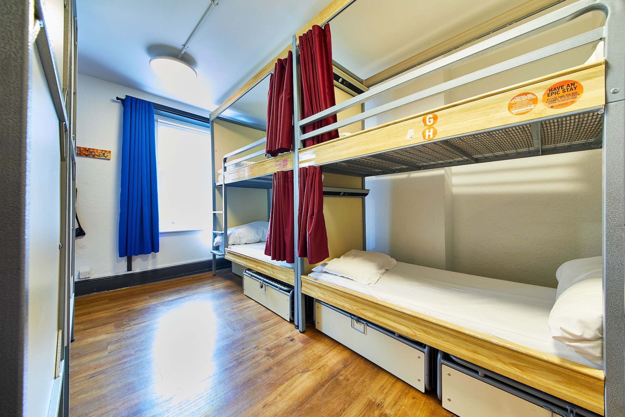 Private, Mixed Dorm, 8 Beds, 4 Bunk Beds, Shared Bathroom