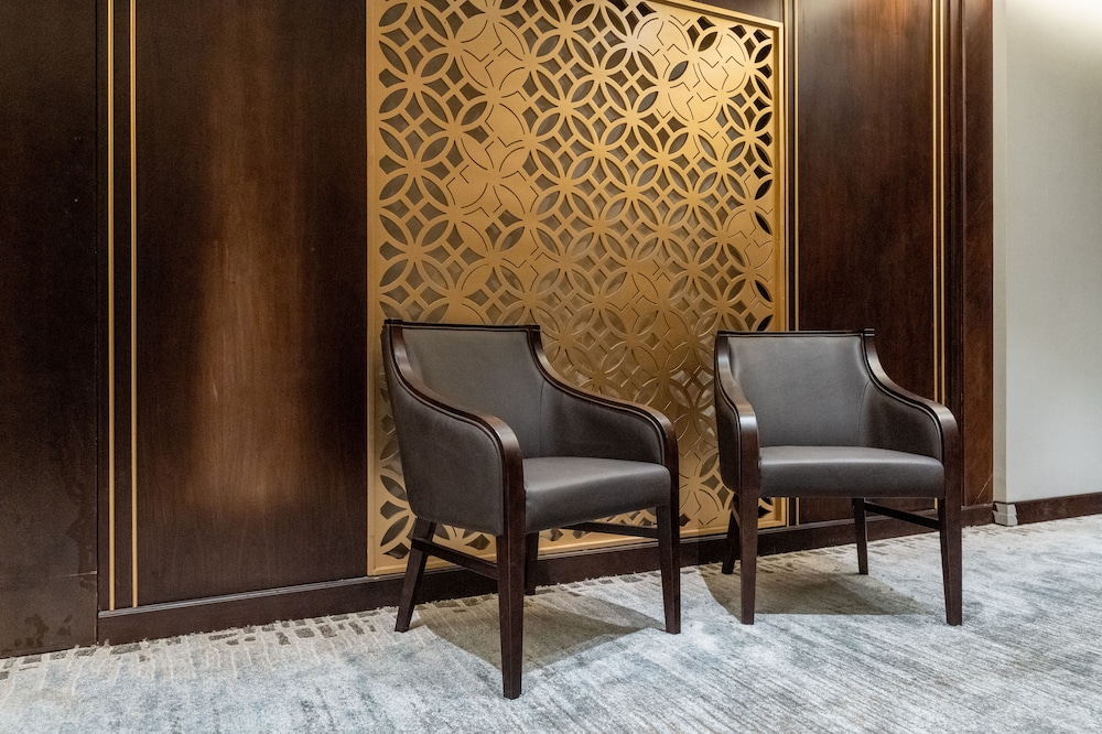 العنوان رزيدنس(Aleunwan Serviced Apartments) 7/53