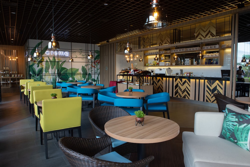 Avenzel Hotel and Convention Cibubur 58/69