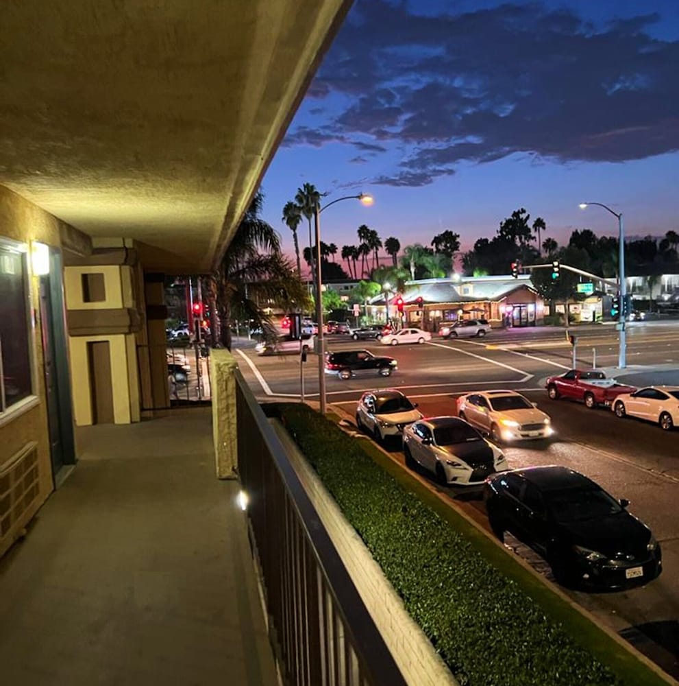 Bposhtels Anaheim 38/40