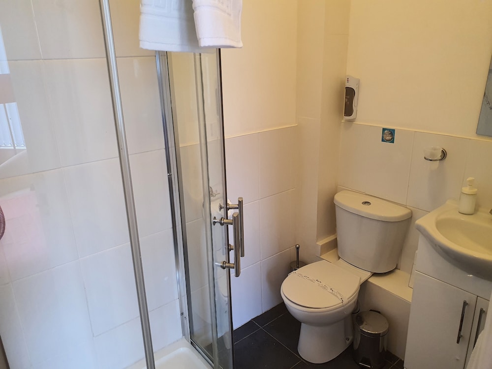 Newholme Hotel 38/43
