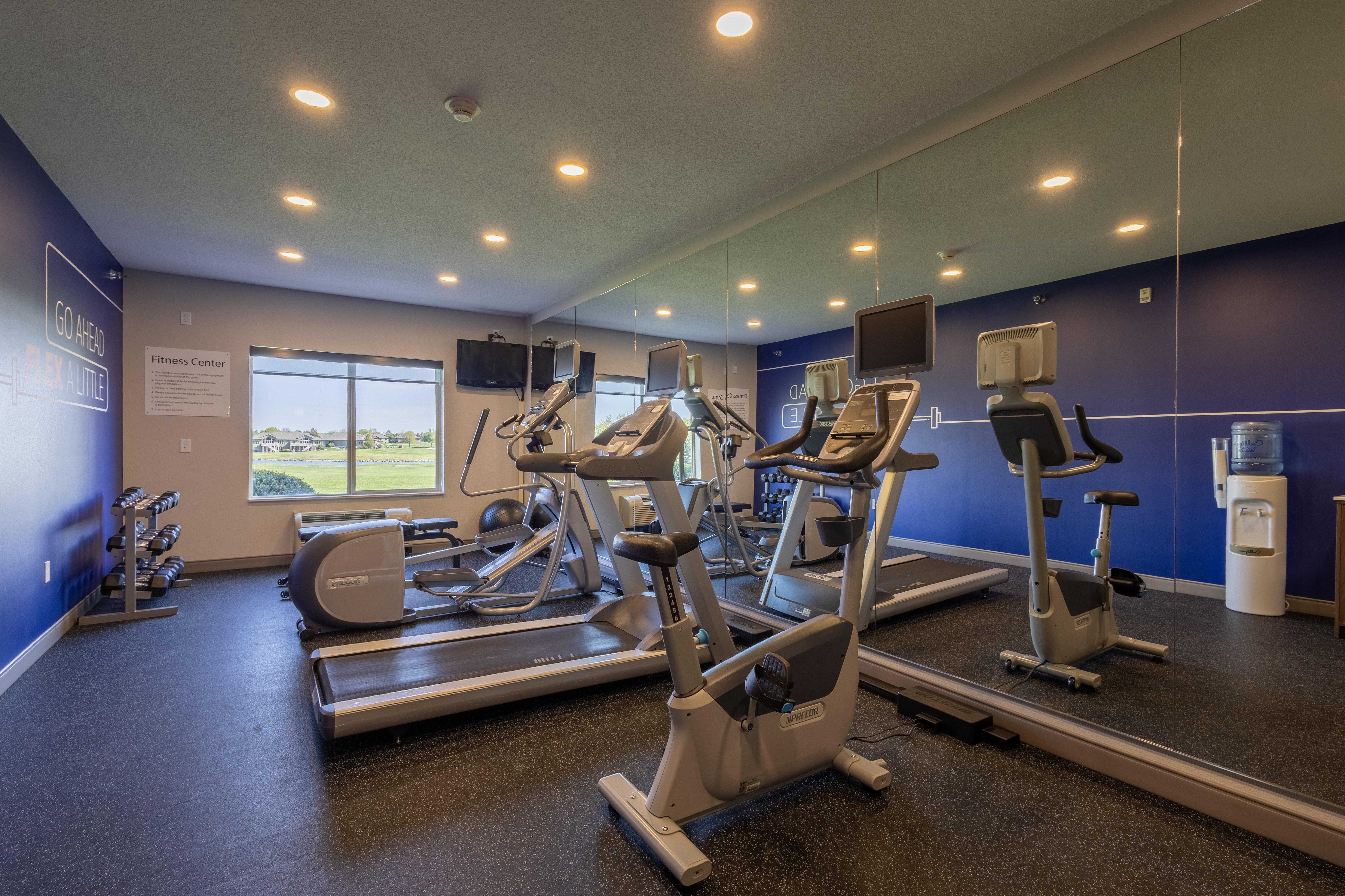 Holiday Inn Express Suites Sioux Center 47/68