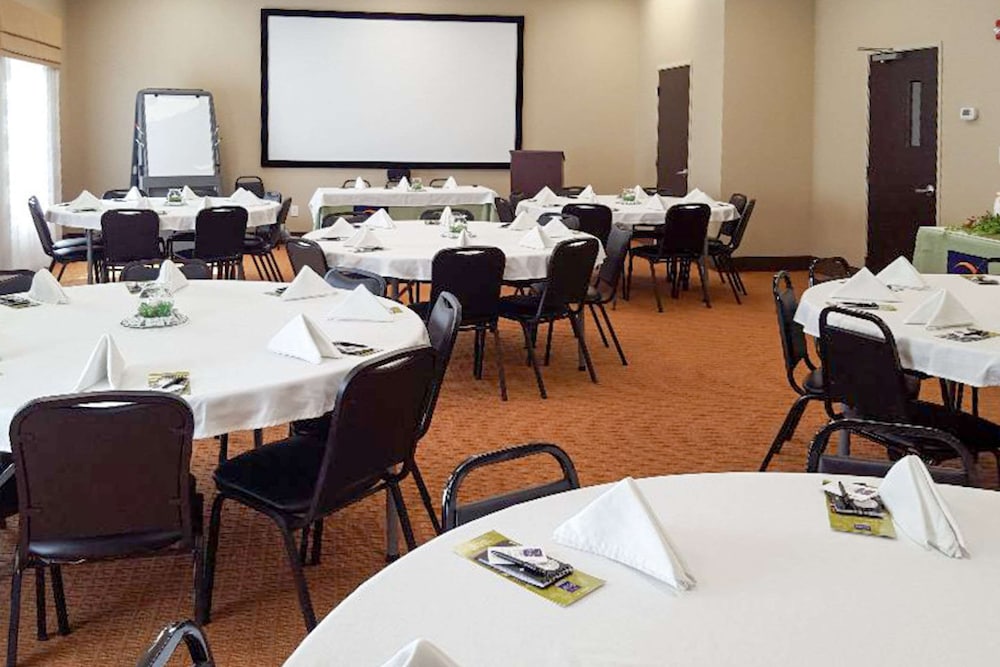 Sleep Inn & Suites Belmont / St. Clairsville 39/45