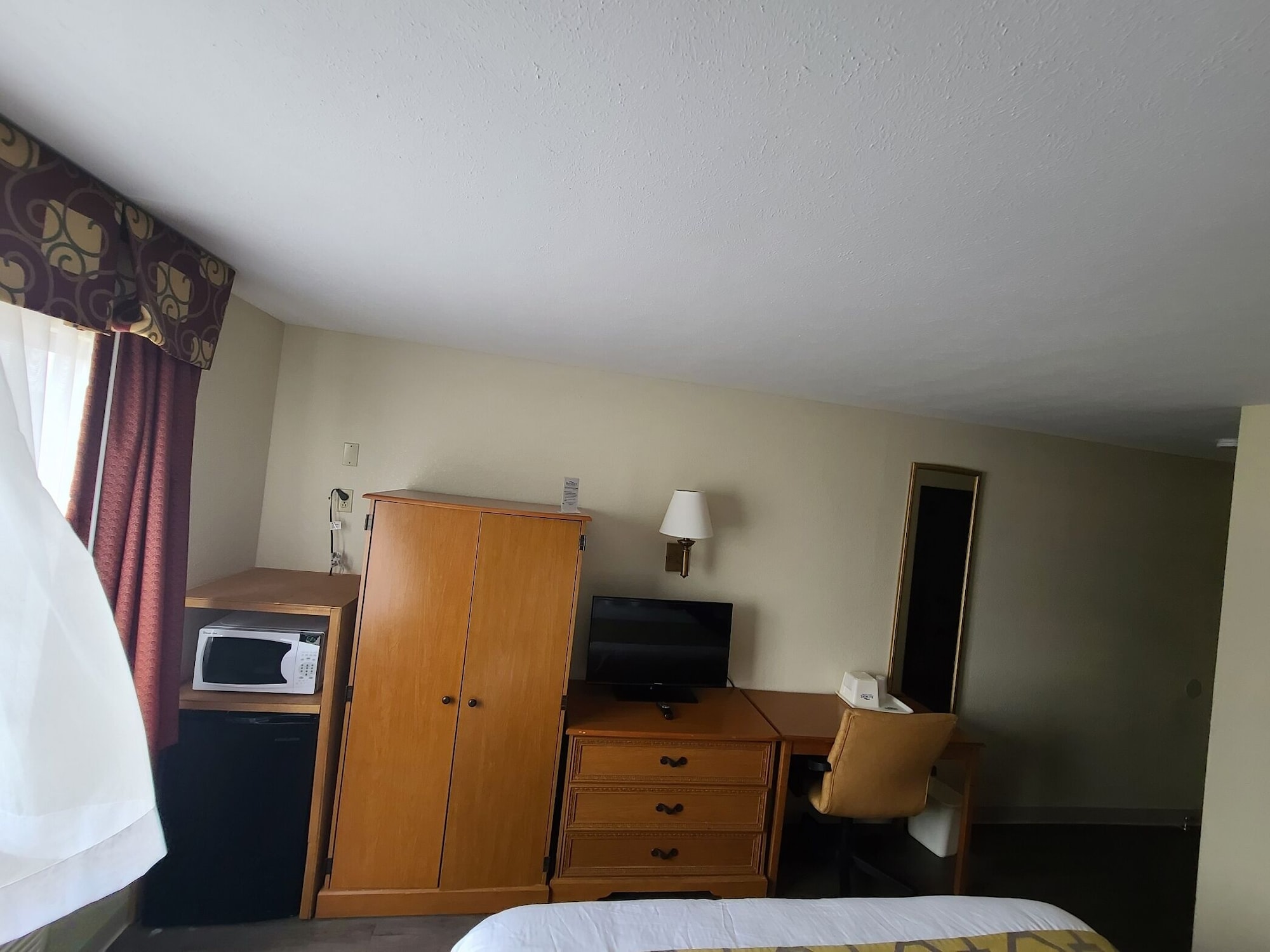 غرفة بسرير كينج، Baymont by Wyndham Perrysburg/Toledo 5/8