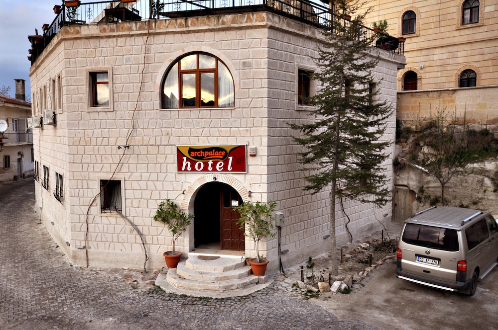 Arch Palace Hotel 39/49