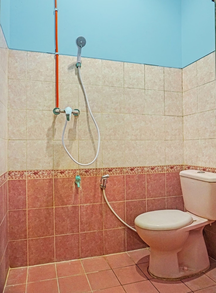 Super OYO 91535 J&b Rooms Tomang 35/35
