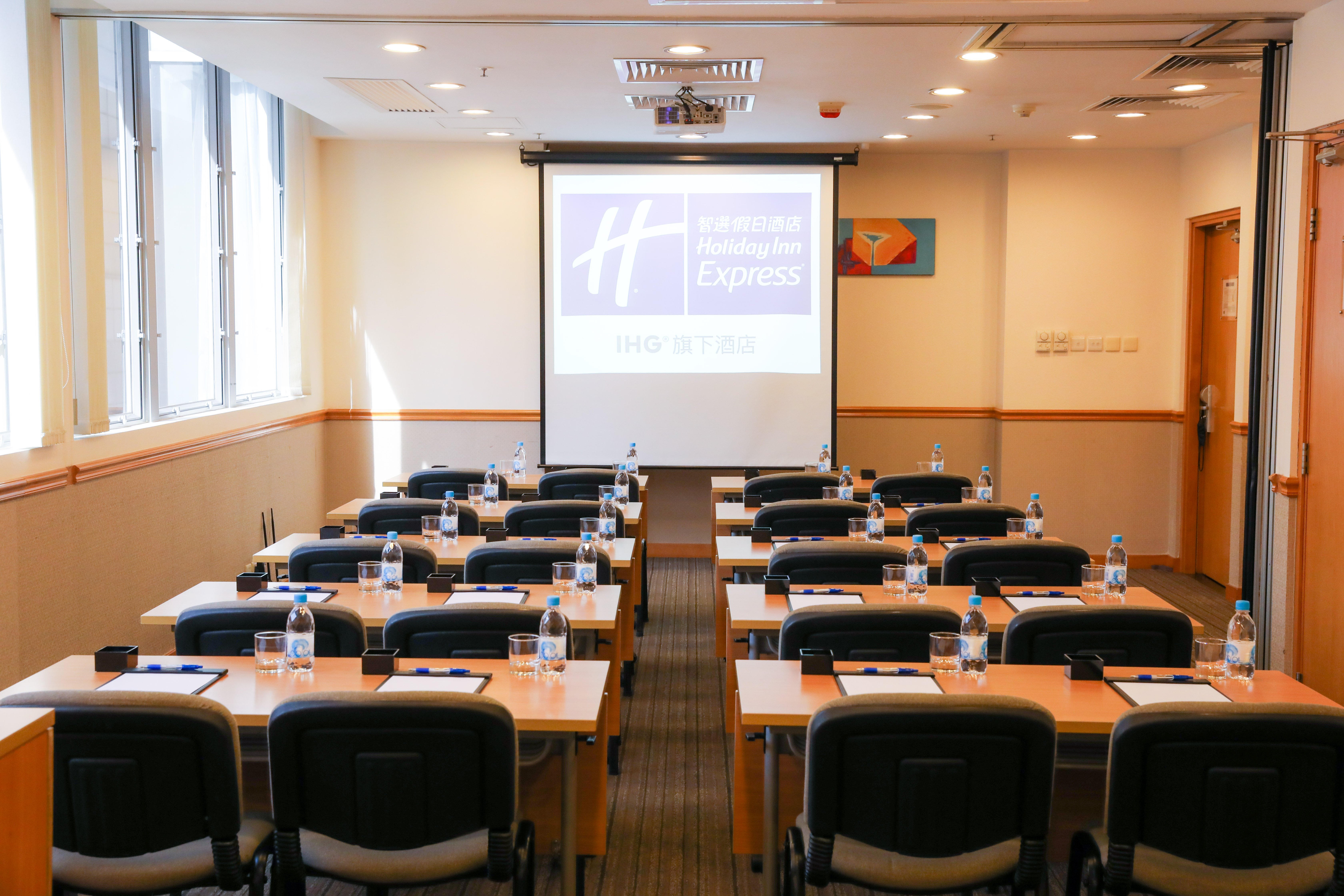 Holiday Inn Express Causeway Bay Hong Kong 63/76