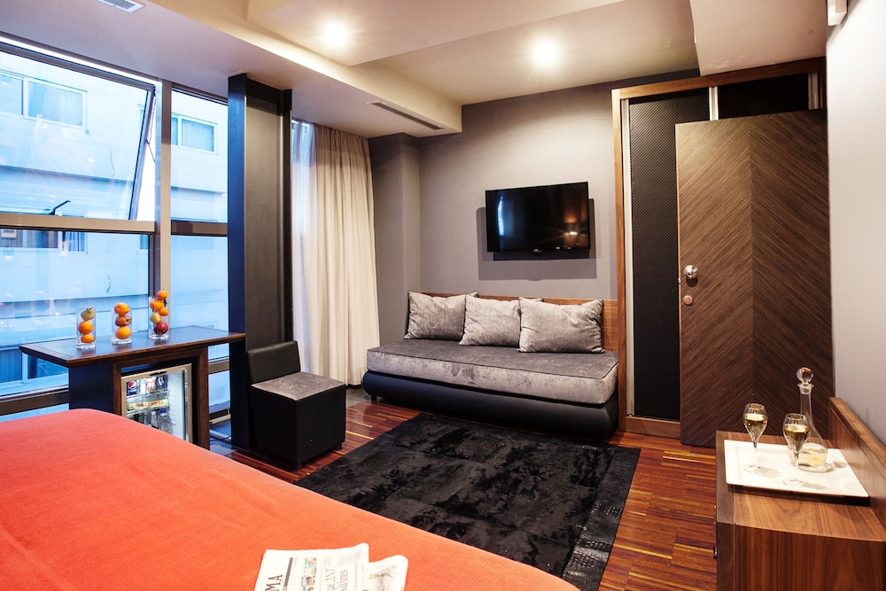 Diamond Suites 46/64