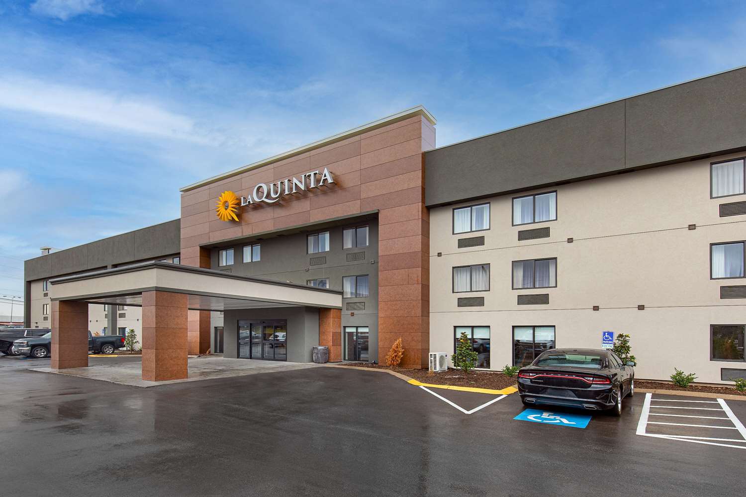La Quinta Inn & Suites by Wyndham Nashville Airport 61/63