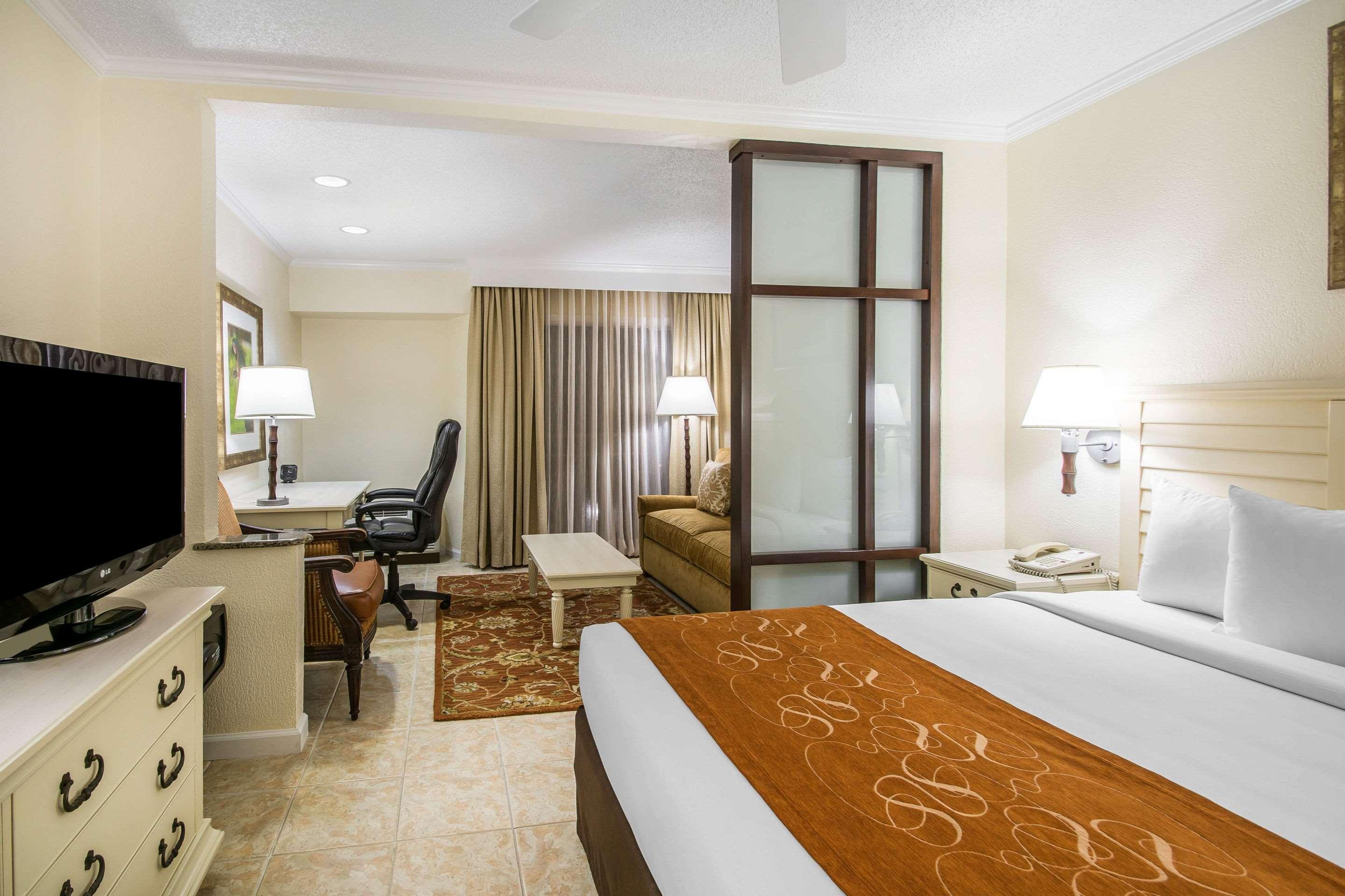 SUITE, KING BED