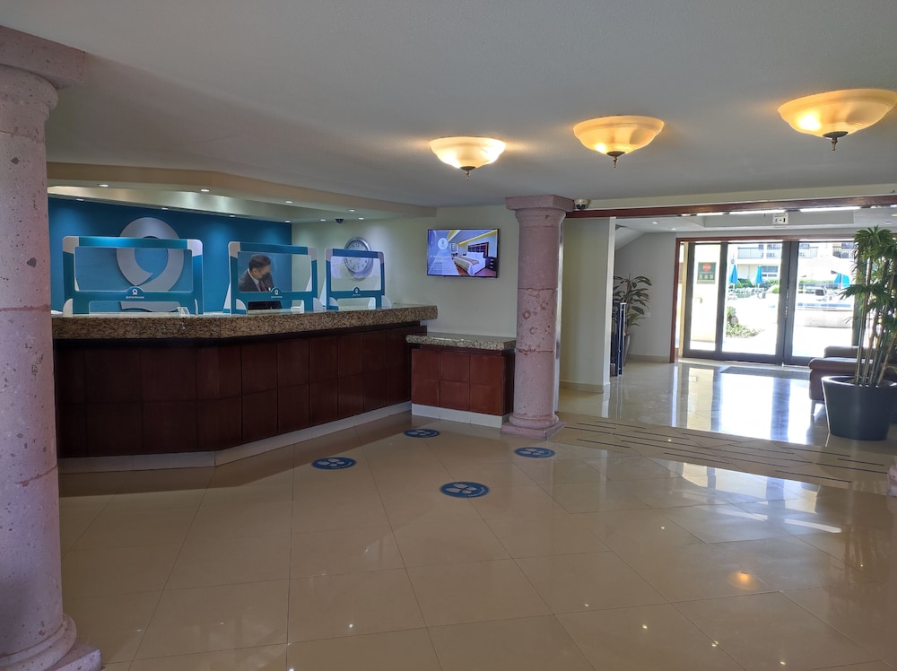 Quinta Dorada Hotel and Suites 7/34