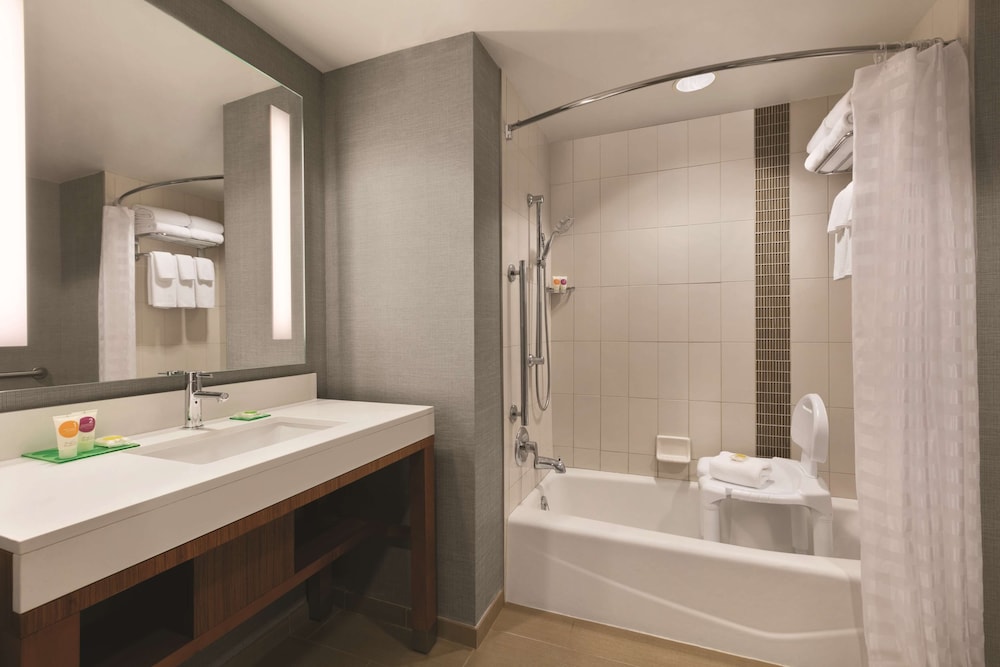 Hyatt Place Baltimore Inner Harbor 45/46
