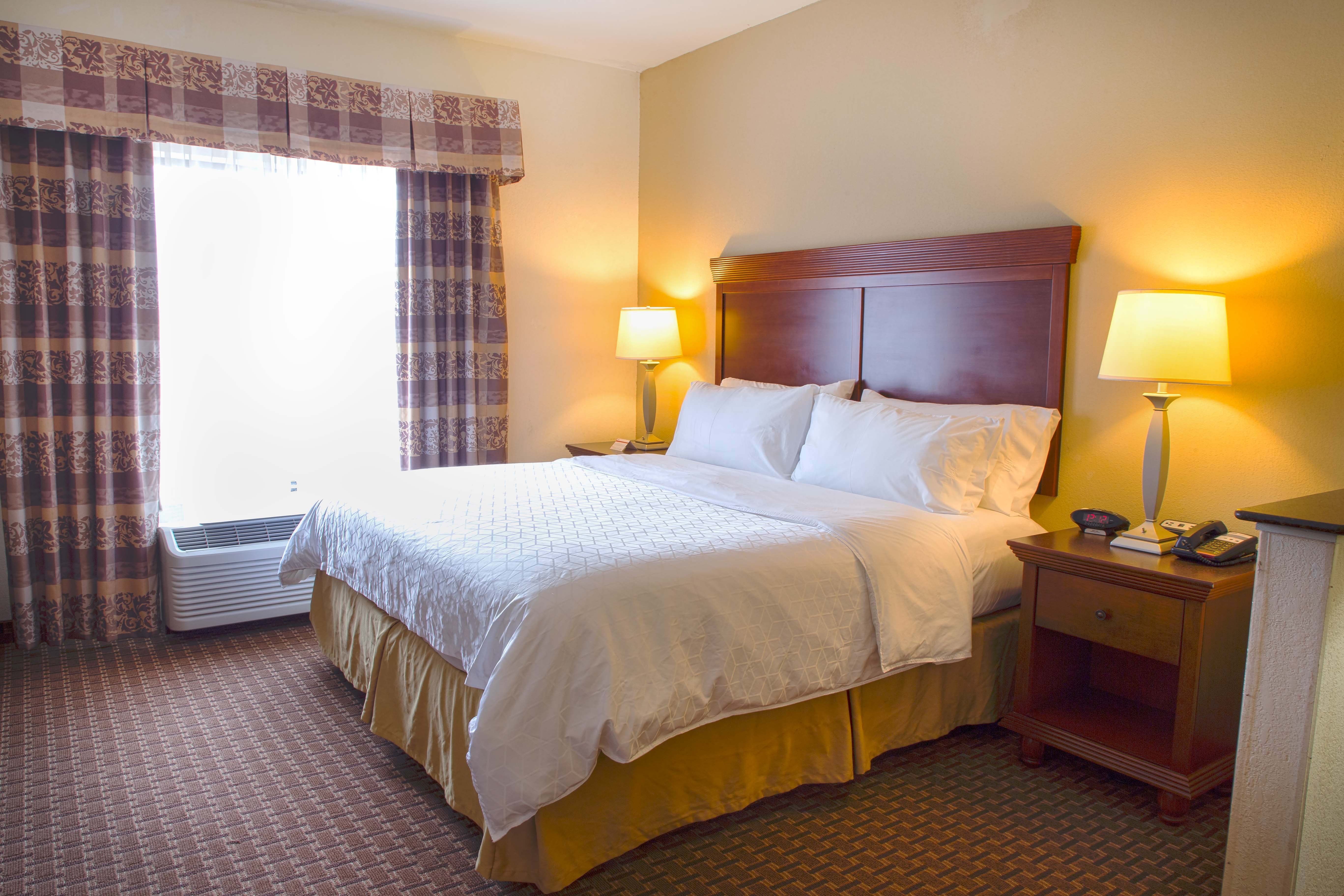 Holiday Inn Express Hotel And Suites Center Tx 29/76