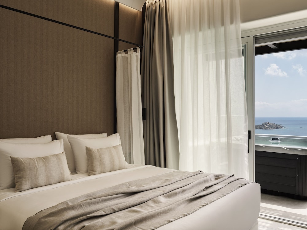JUNIOR SUITE, SEA VIEW, OUTDOOR JETTED TUB