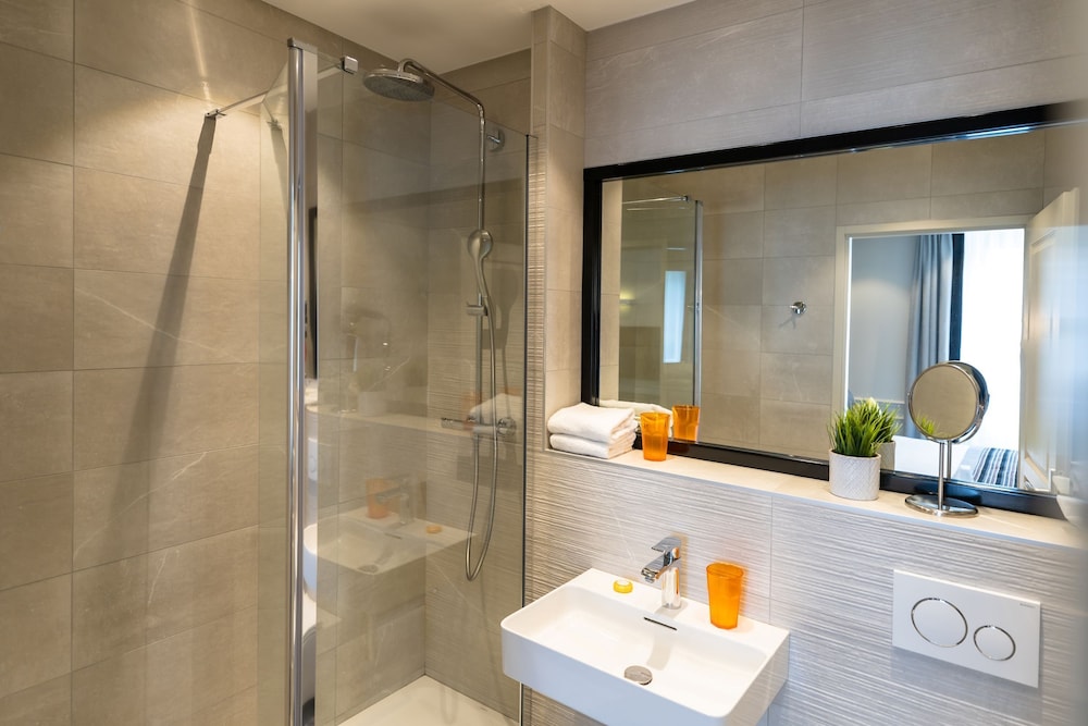 Hotel Annecy Allobroges 58/60