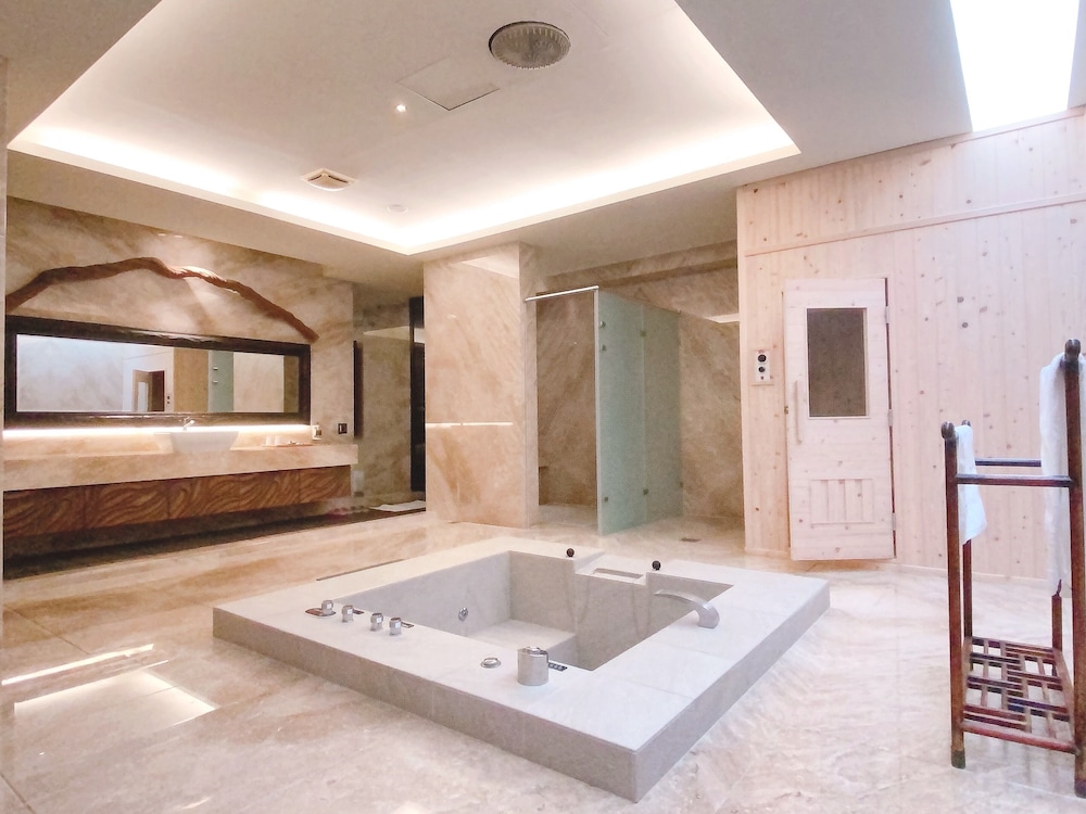 Orient Luxury Villa Motel 36/37