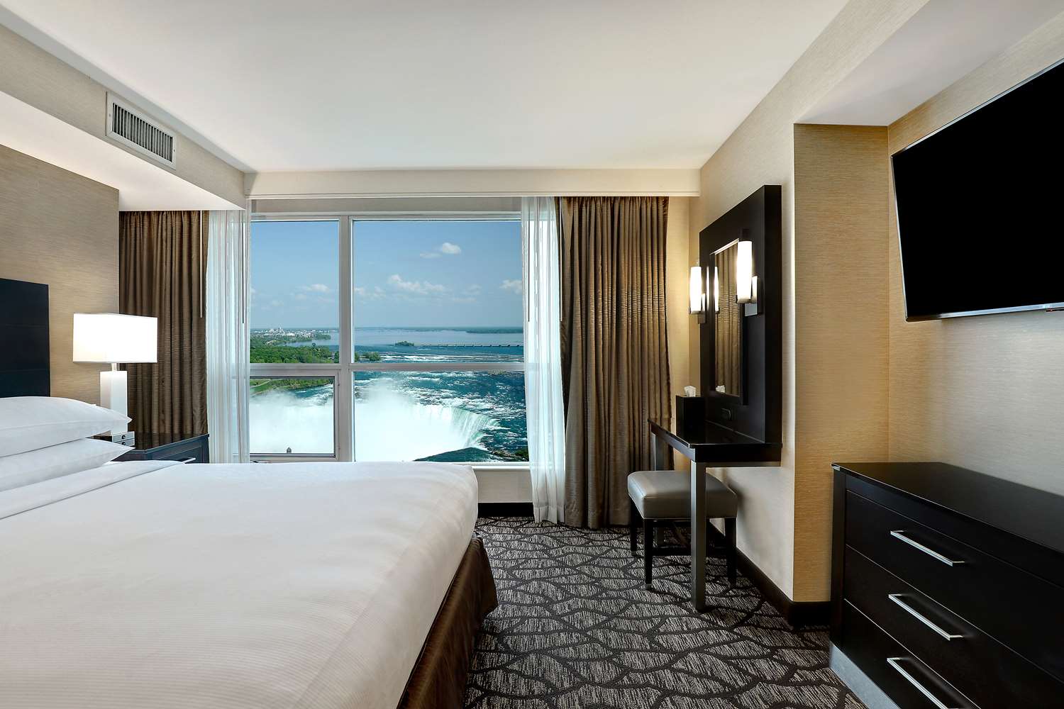 Suite, King Bed, Canadian Falls View
