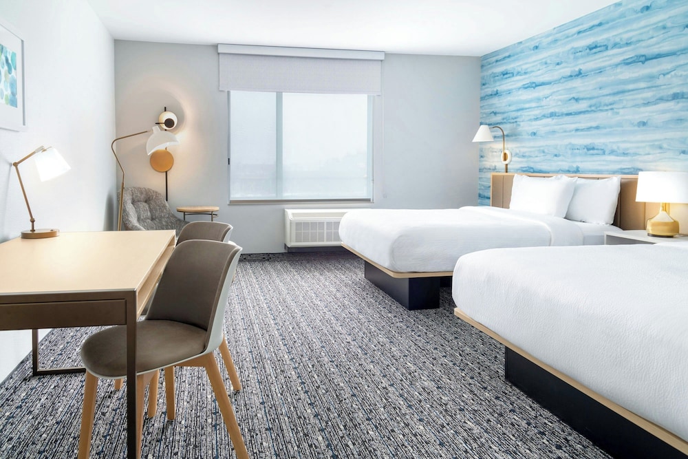 Towneplace Suites by Marriott Holland 4/28