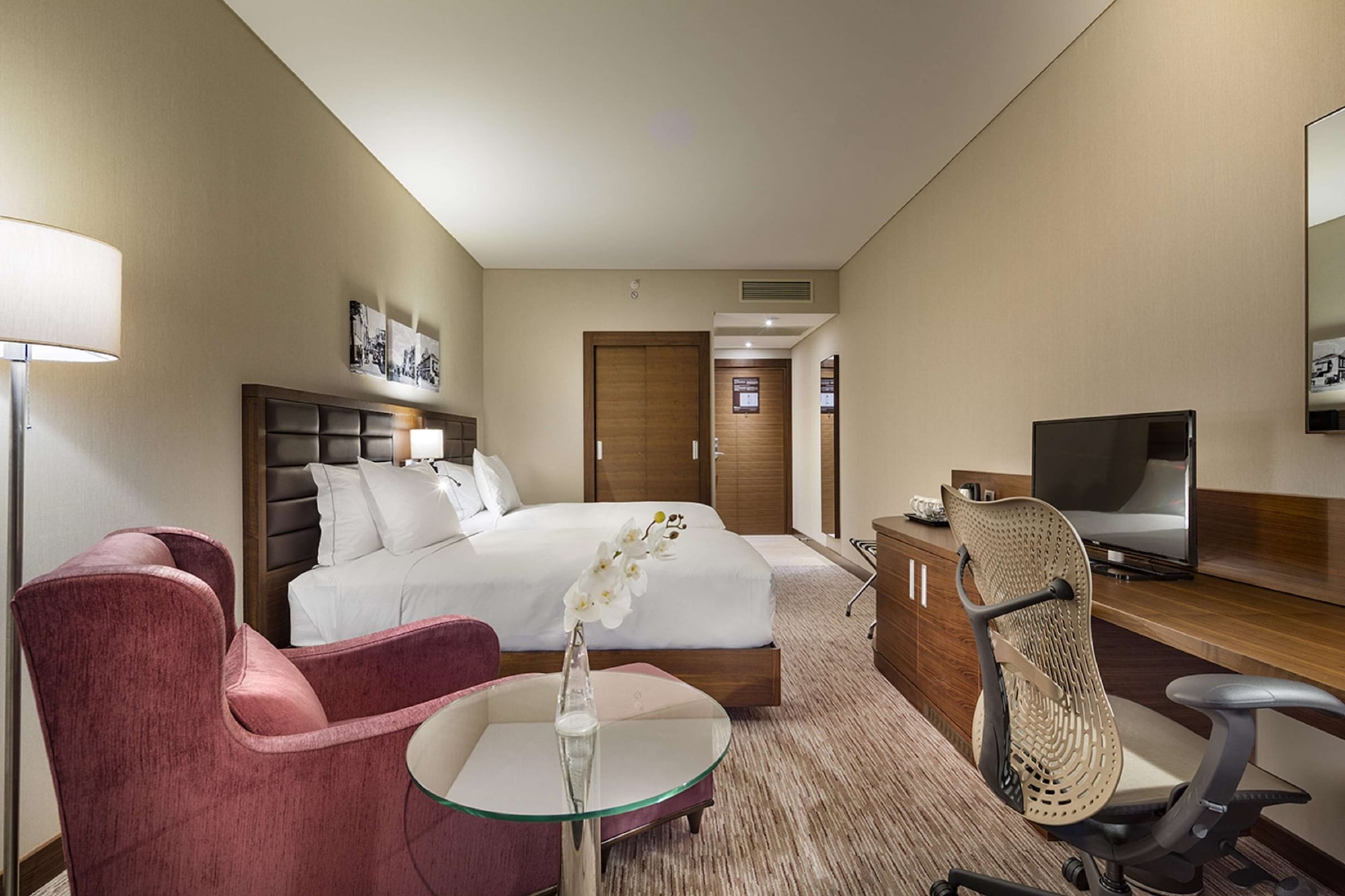 ROOM, TWIN BEDS