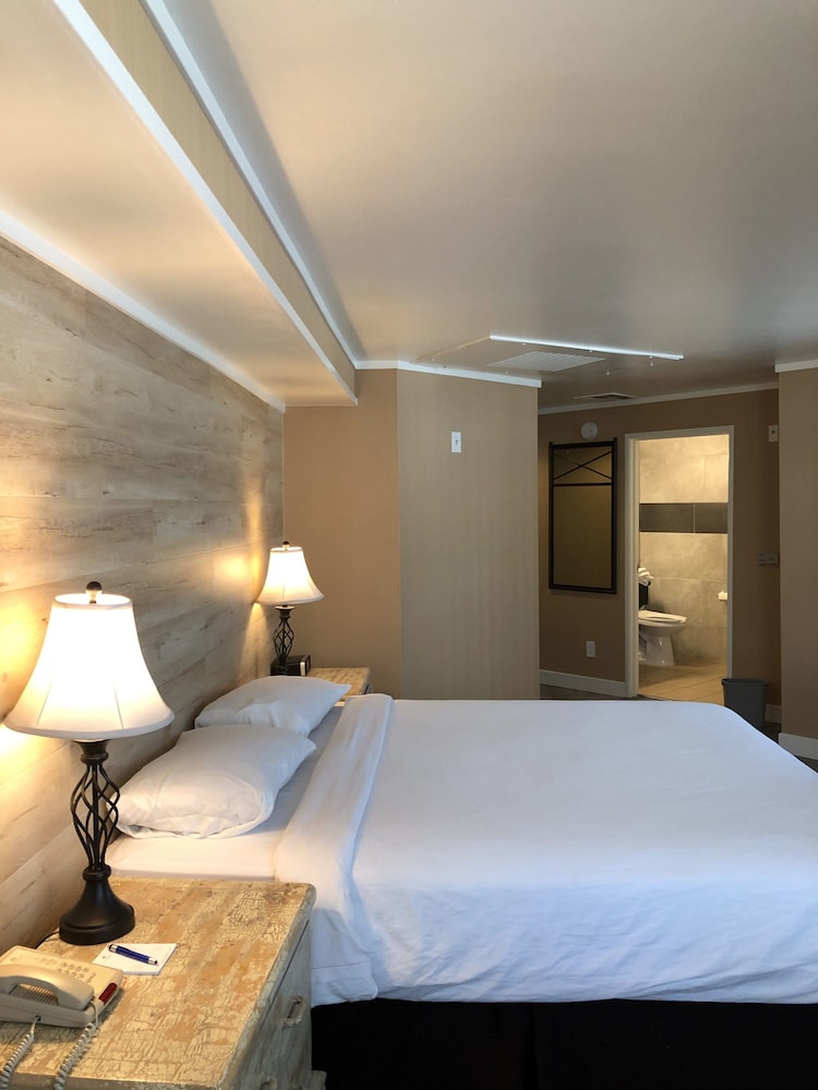 Garden Suite Hotel 23/56