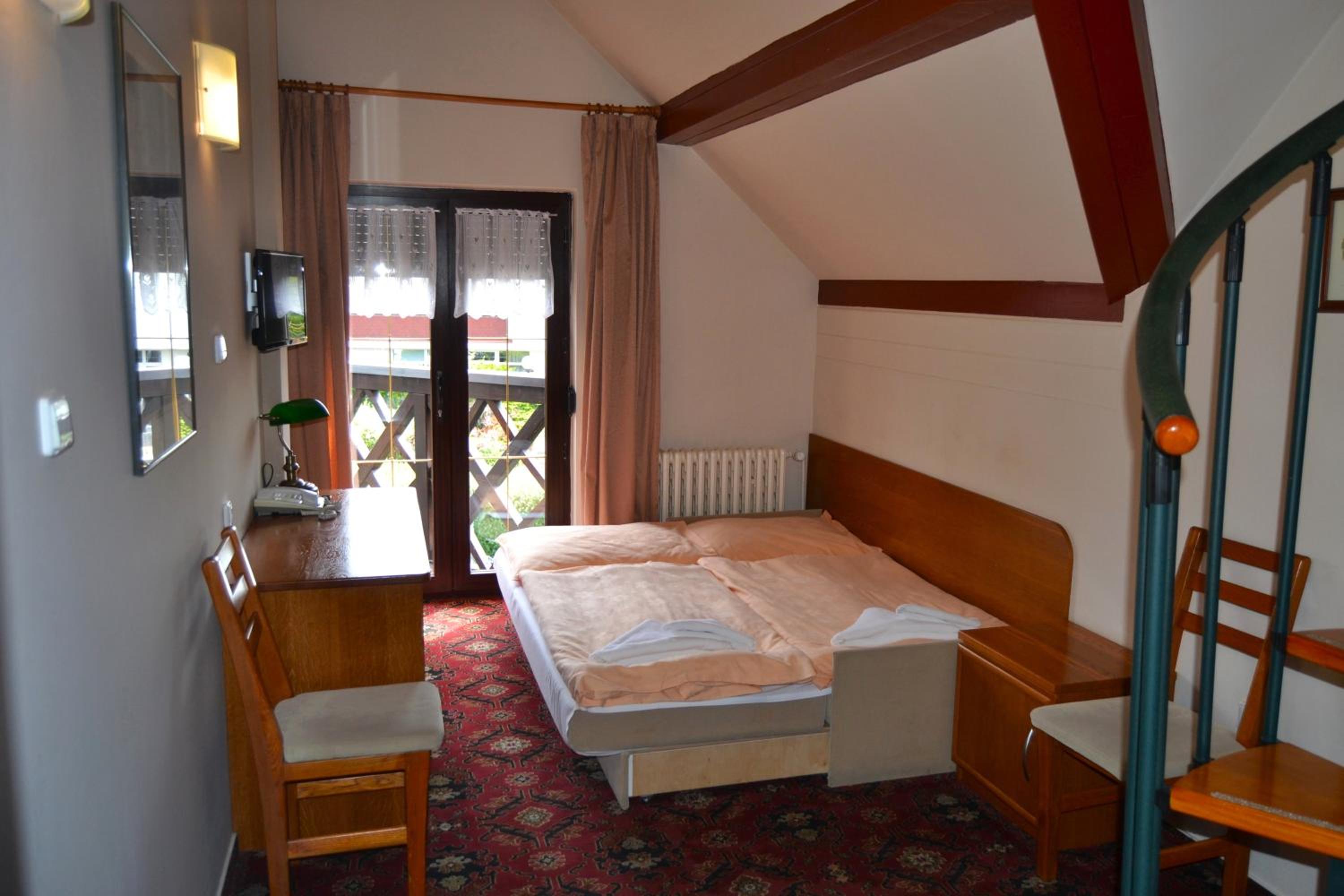 ROOM, TRIPLE