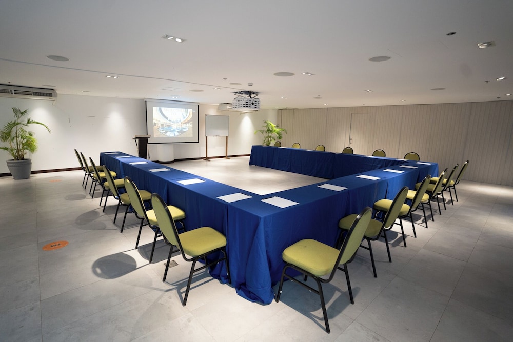Hue Hotels Resorts Boracay 62/67