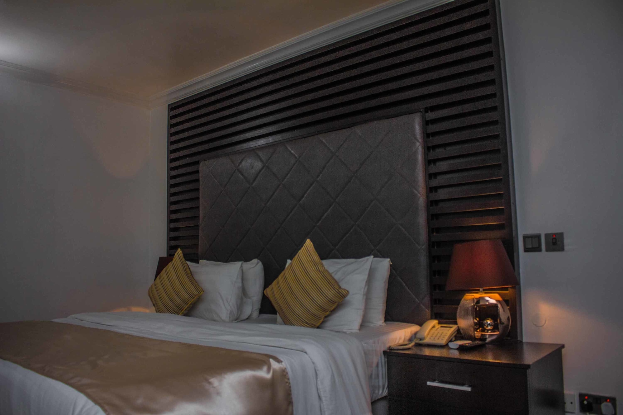DELUXE, QUEEN BED