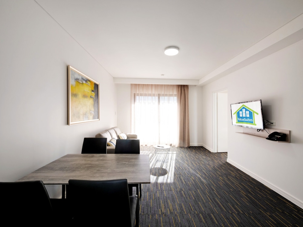 ValueSuites Penrith 25/60