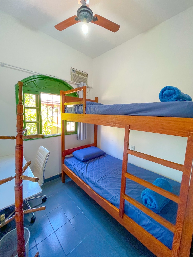 Onça Da Praia Hostel 12/50