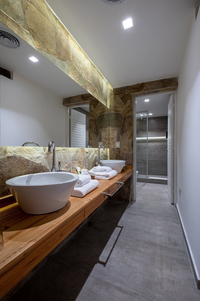Azur Real Boutique Hotel 53/55
