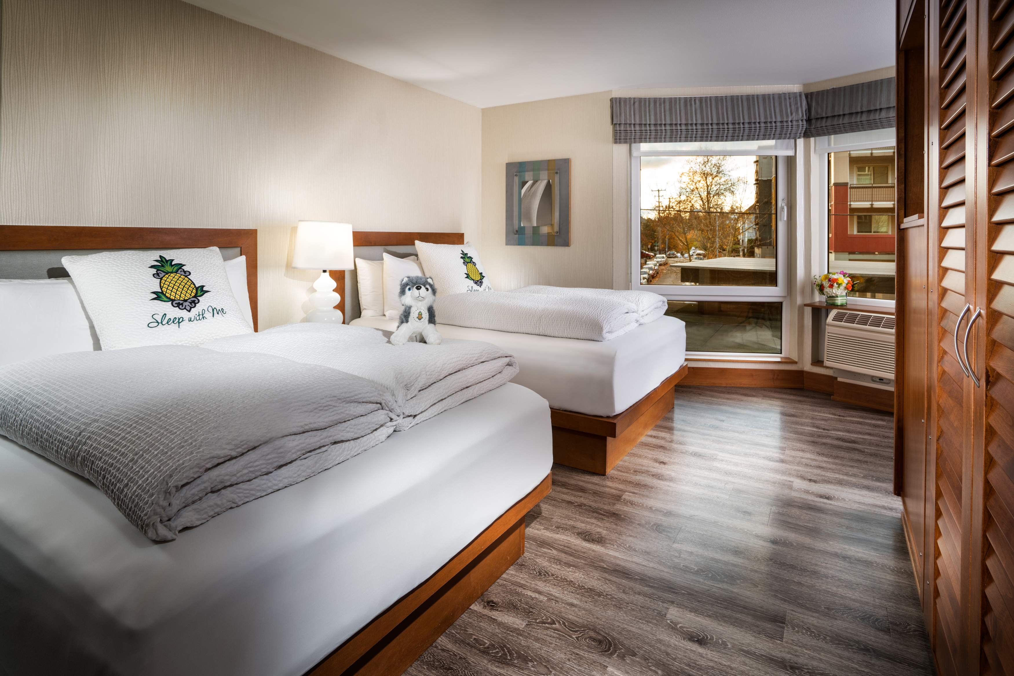 STUDIO, 2 QUEEN BEDS, ACCESSIBLE