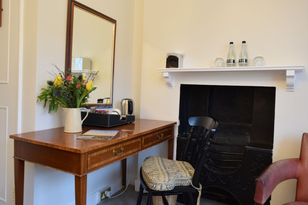 Noel Arms Hotel 44/49