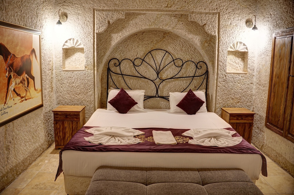 Elegance Cave Suites 20/47