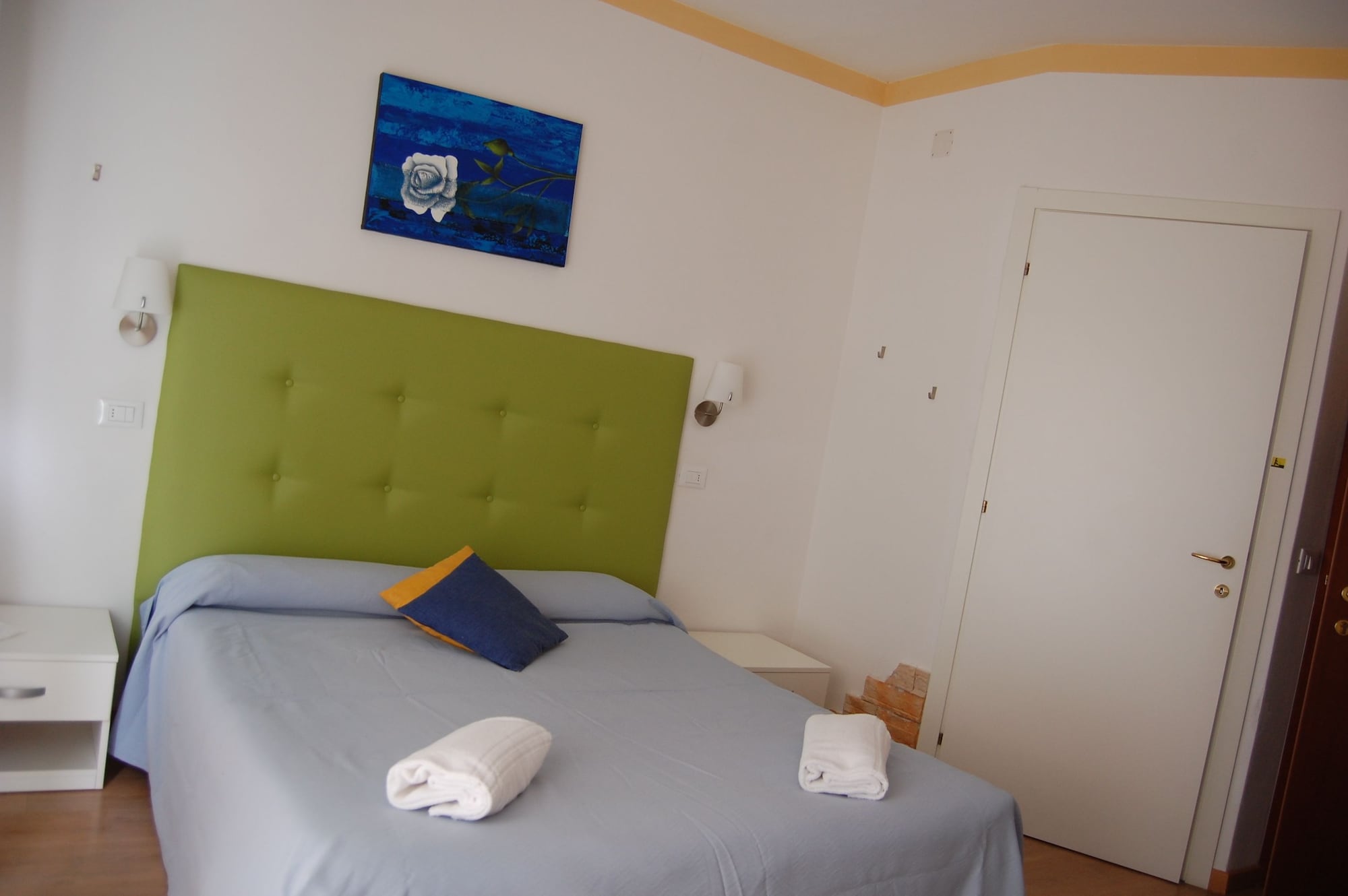 ROOM, DOUBLE OR TWIN BED, BALCONY