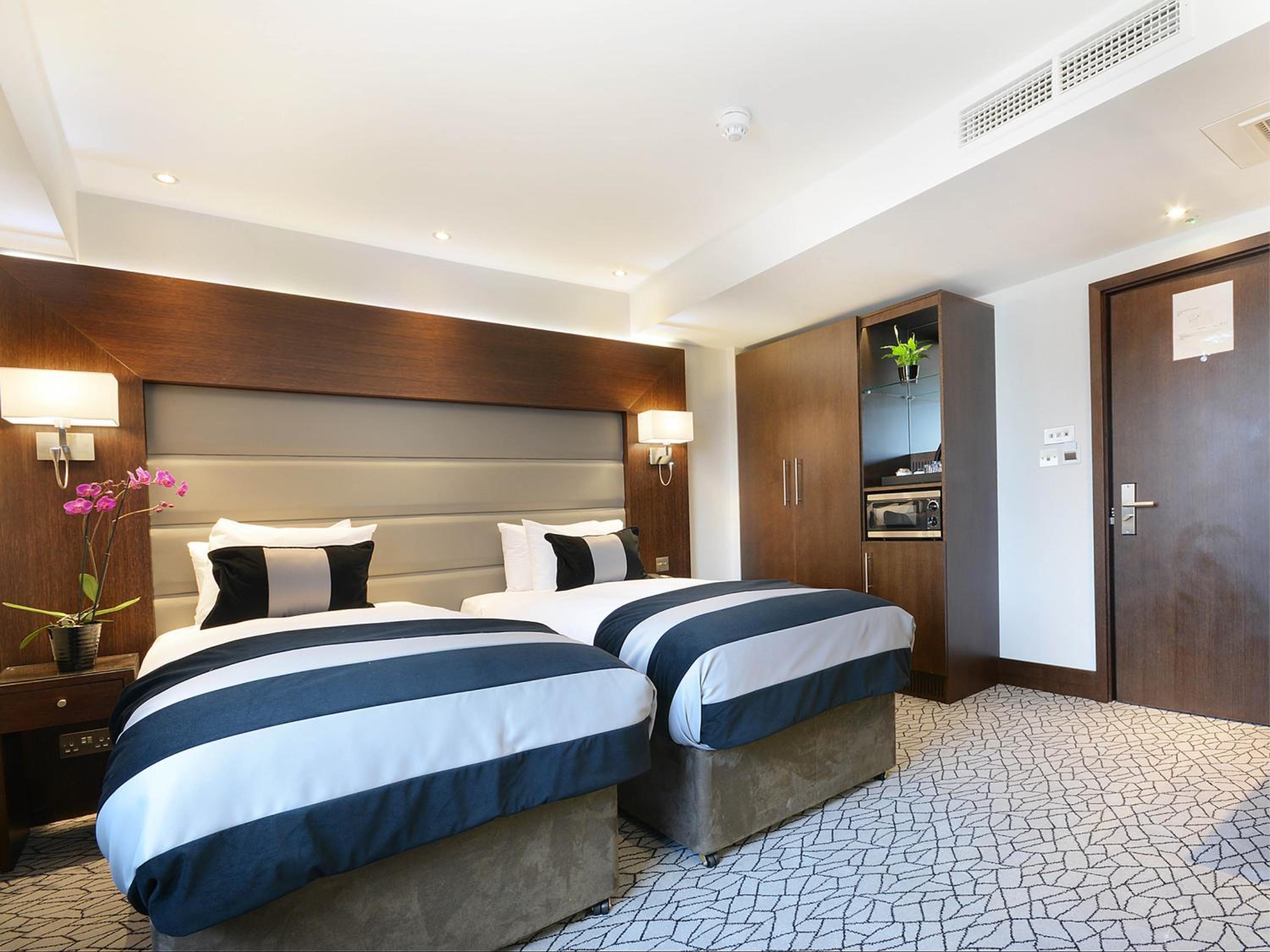 Deluxe, Triple, 3 Beds, Devonshire Wing